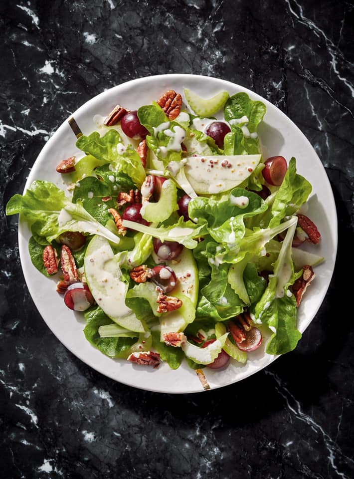 Salade Waldorf au poulet et pommes vertes