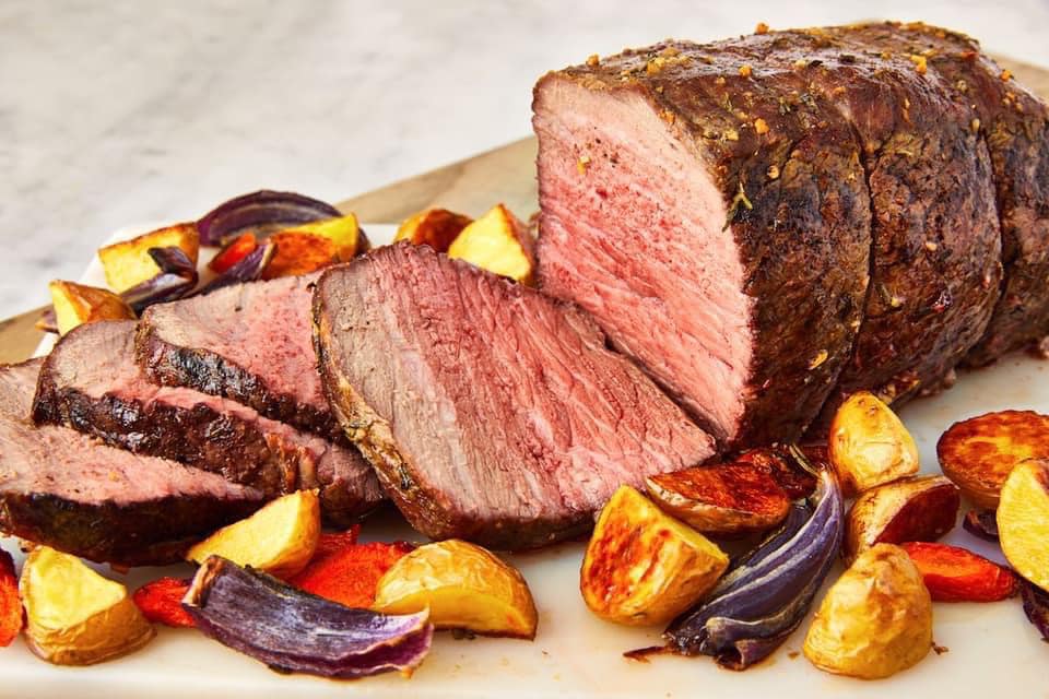 10 RÔTI DE BŒUF EN CUISSON LENTE AVEC SA SAUCE À LA BIÈRE NOIRE PATATES AU FROMAGE ET SAUTÉ DE